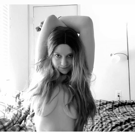 Ariel Monroe sexy foto