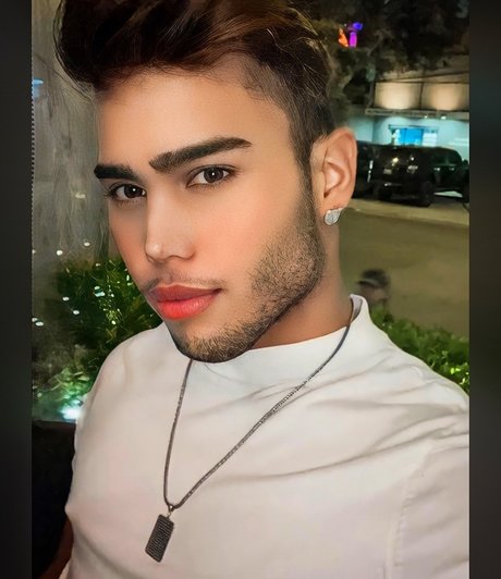 ROME ARPER model nacktheit bilder