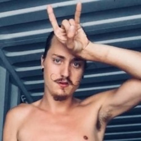 Ashton Koston model sexy bilder