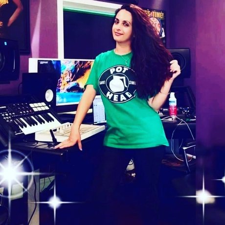 Ani Galestanian porno foto