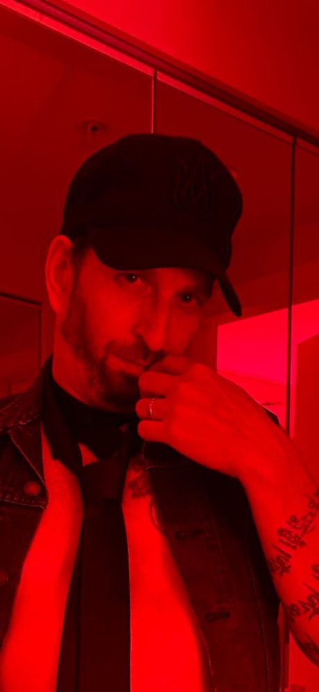 Tantric Sebastian model beste fotos