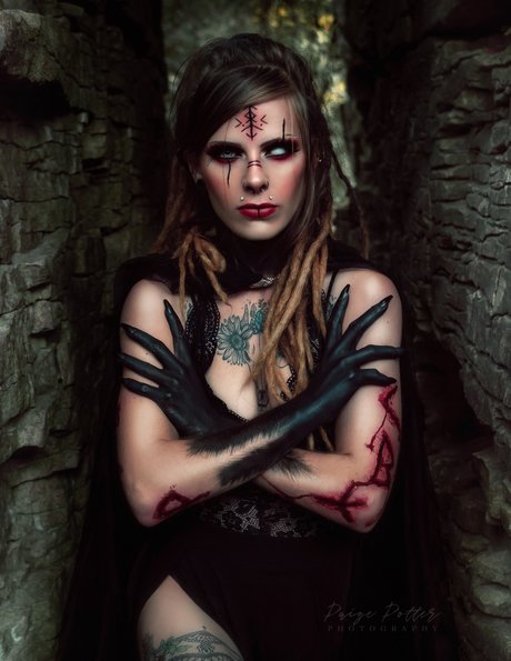 Half d read__ model nackt bild