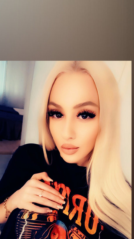 Maya Real nackt erotische foto