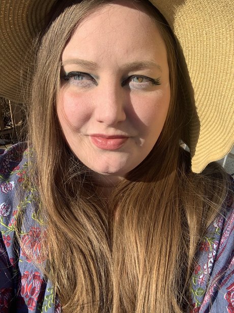 a cute meow sexy top bild