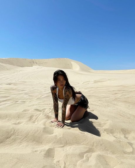 Mae Col top sexy foto