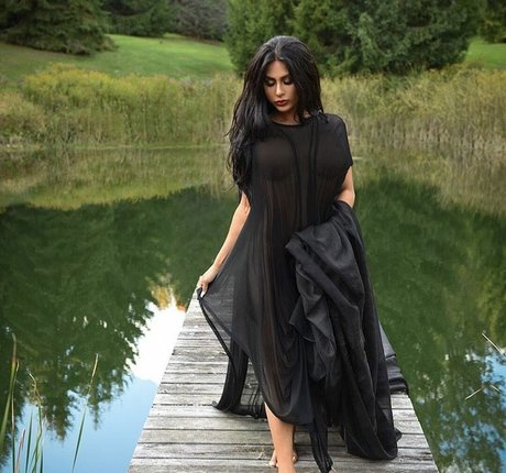 Amelia Maltepe xxx schöne fotos