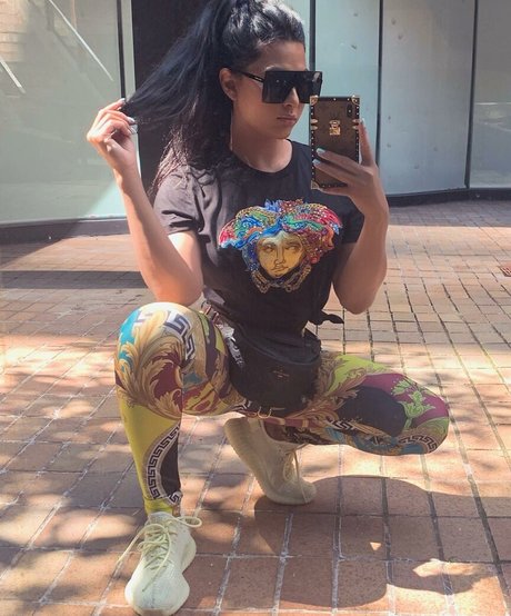 Amelia Maltepe hd exklusive bild