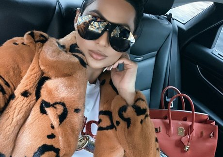 Amelia Maltepe top xxx bild