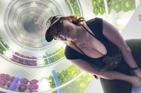 miss lollipop nackt akt bild