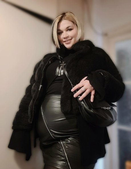 little bogar model nackt foto