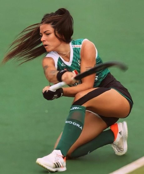 Delfi Granatto nackt nette foto