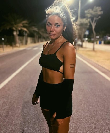 Delfi Granatto nackt kostenlose foto