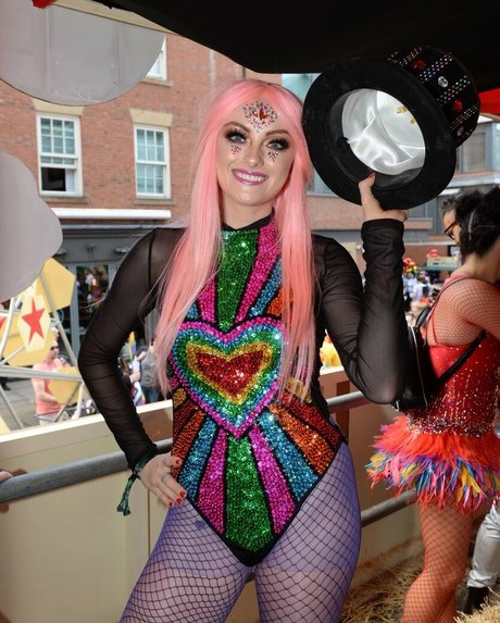 Katie McGlynn Bilder