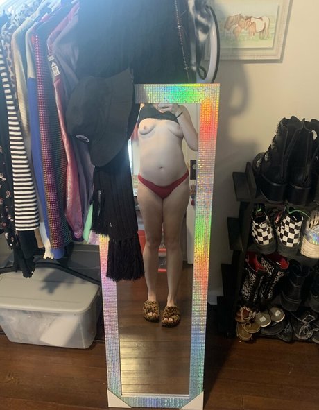 helloella nackt pornografische bilder