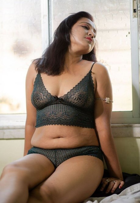 Mili Debnath Nude kostenlose pornostar foto