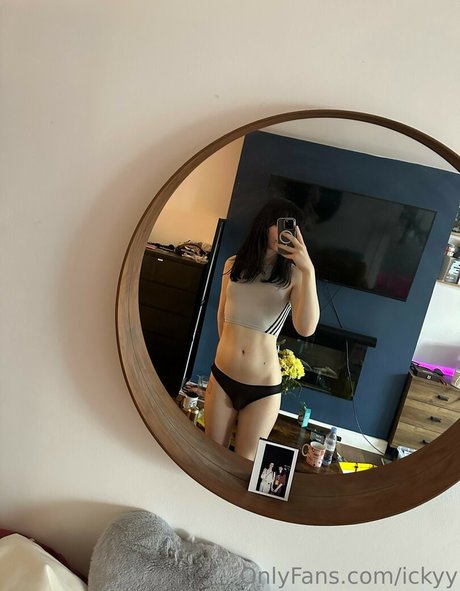 ickyypeach hübsche nackten galerien