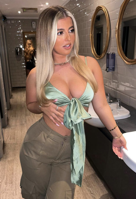 Izzy Taffs kunst akt foto