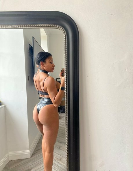 kikiluxxxe schauspielerin sexy foto