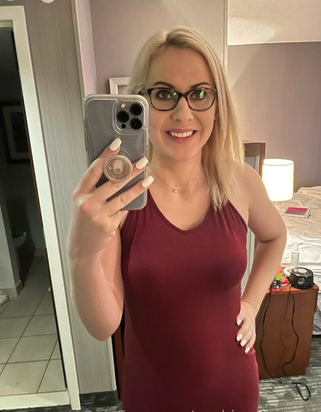 sophiaroseisreal hd fotos