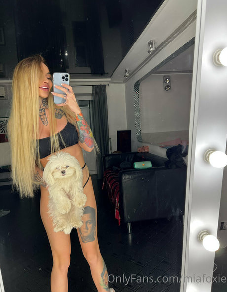 miafoxie nette pornostar foto