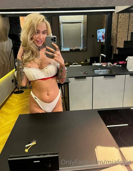 miafoxie model pornografische bild
