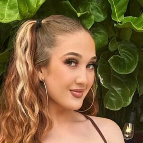 zierliche blonde onlyfans nacktheit galerie