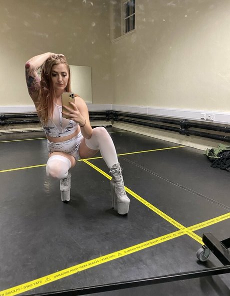 Femmefataleairsoft model kunst bild