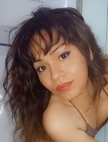 MIAH GENESIS erwachsene erotische foto