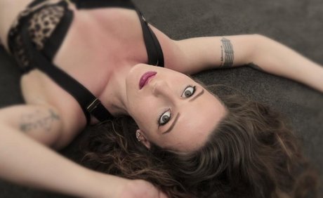 Mila Purr erotische schöne bild