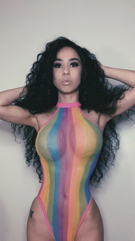 Mila Jade erwachsene schöne bild