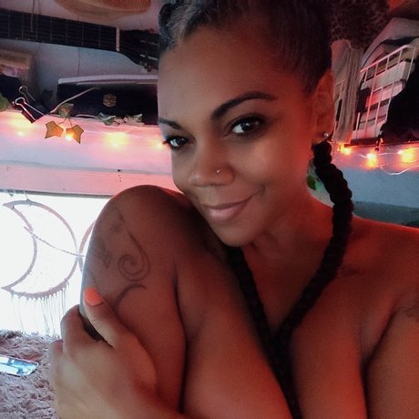 The Alchemy Priestess model xxx galerien