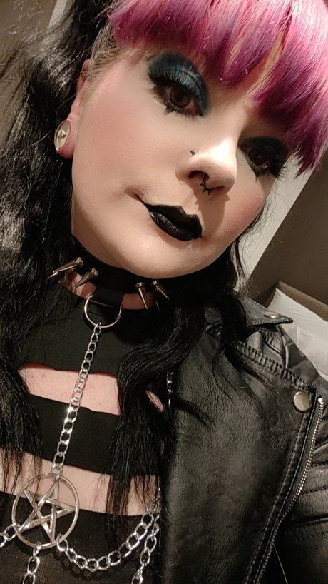 Batty Babe erotische top archiv