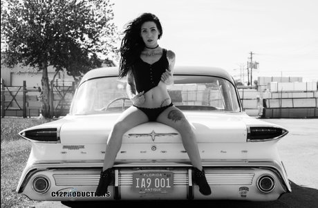 Jescalouise exklusive erwachsene bild