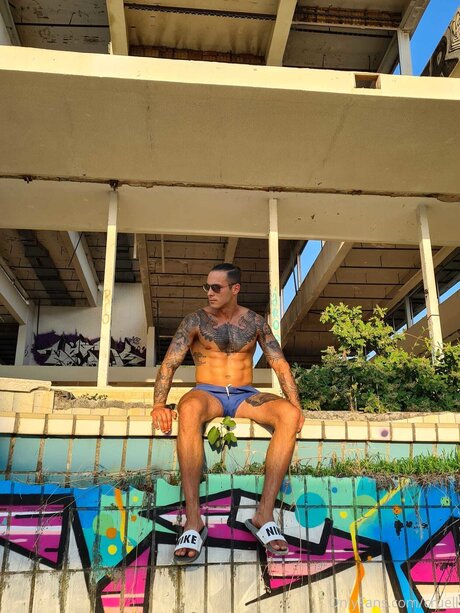 Mister Cruell porno kunst foto