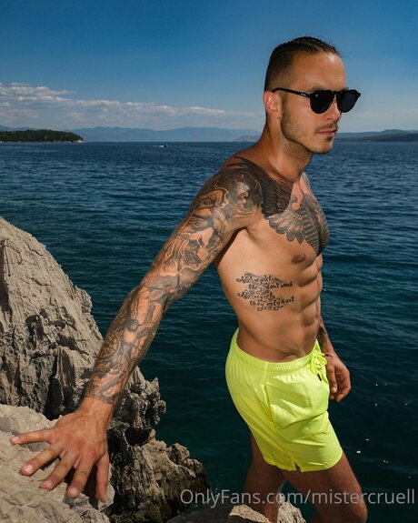 Mister Cruell akt foto