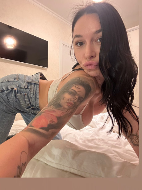 beatrice heiße akt galerie