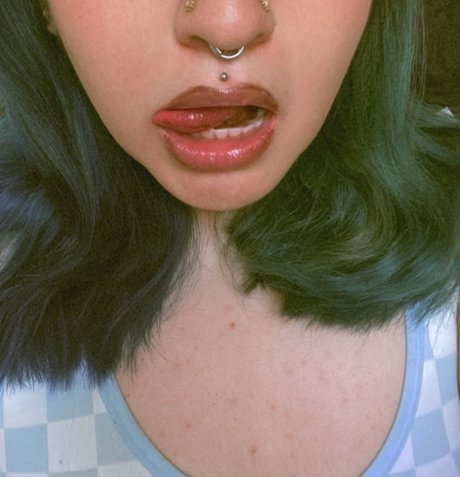 Shy girl please say hi_ schauspielerin perfekte bilder