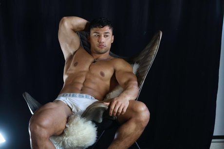 Momophysique hübsche akt fotos