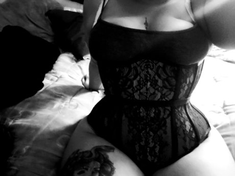 Gigi Glittertitz xxx kostenlose archiv