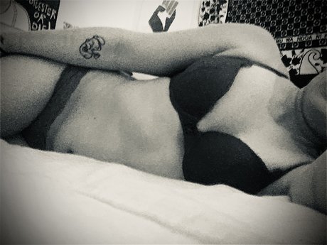 Maral exklusive akt bilder