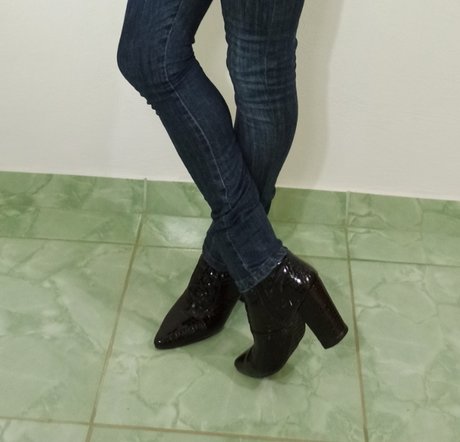 High heel and painted nail fetish erotische schöne fotos