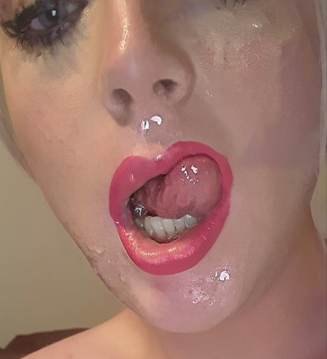 Deepthroat Queen Lana nacktheit erwachsene bild