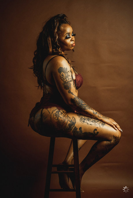 AriAna top xxx bilder