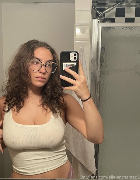 ella enchanted2 porno nackten foto