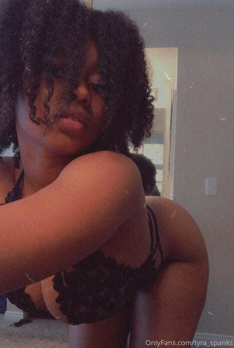 tyra spanks pornographische pornostar archiv