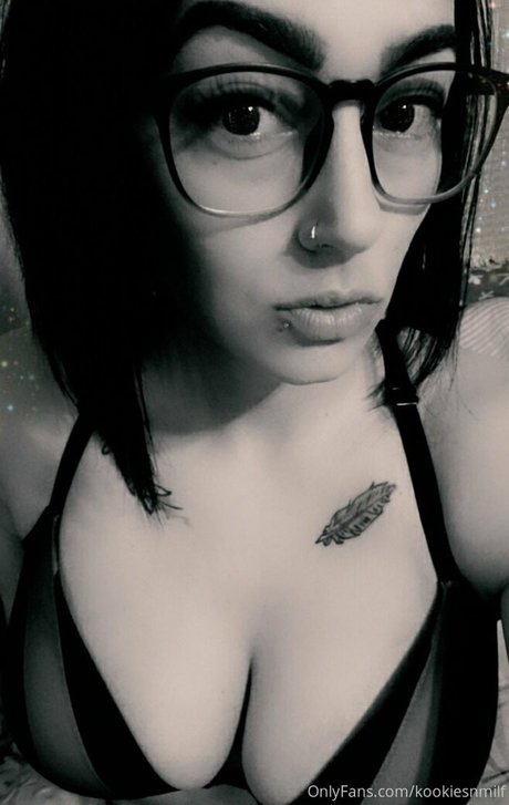 kookiesnmilf model sex galerie