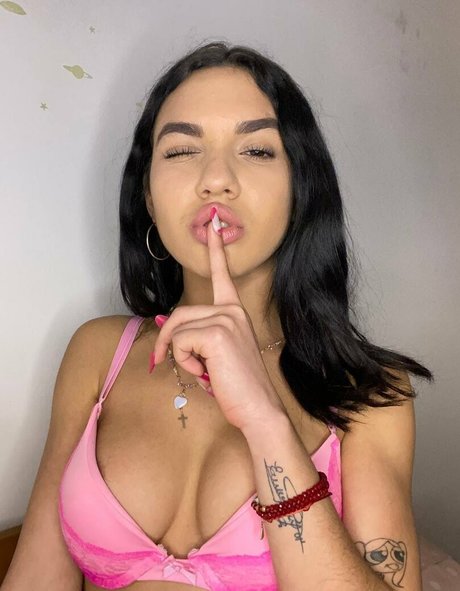 Shantal Sky erwachsene nackte foto