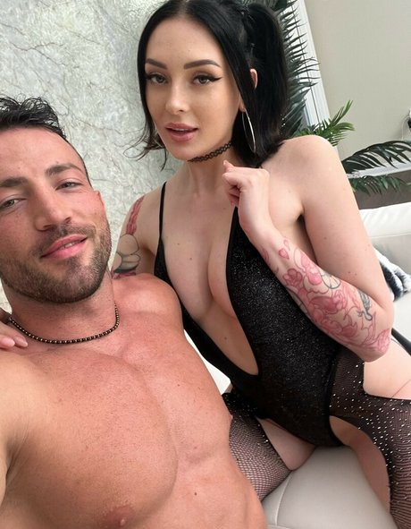 Charlotte Sins sexy porno galerie