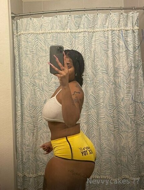 Nevvycakes model sexy fotos