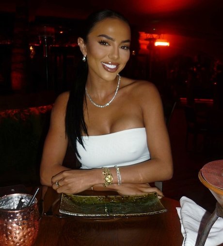 Arianna Ajtar sexy perfekte galerien